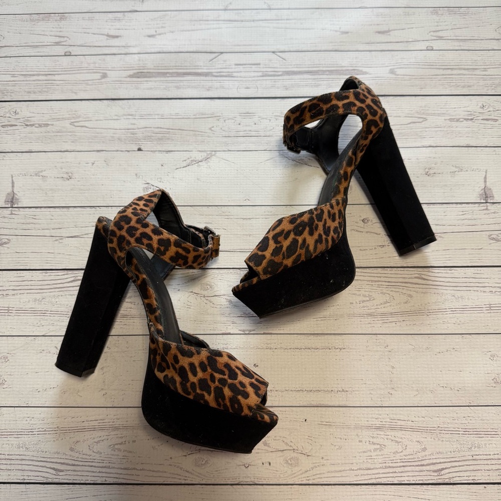 3 for $10 Leopard Print Platform Heels - Picture 3 of 7